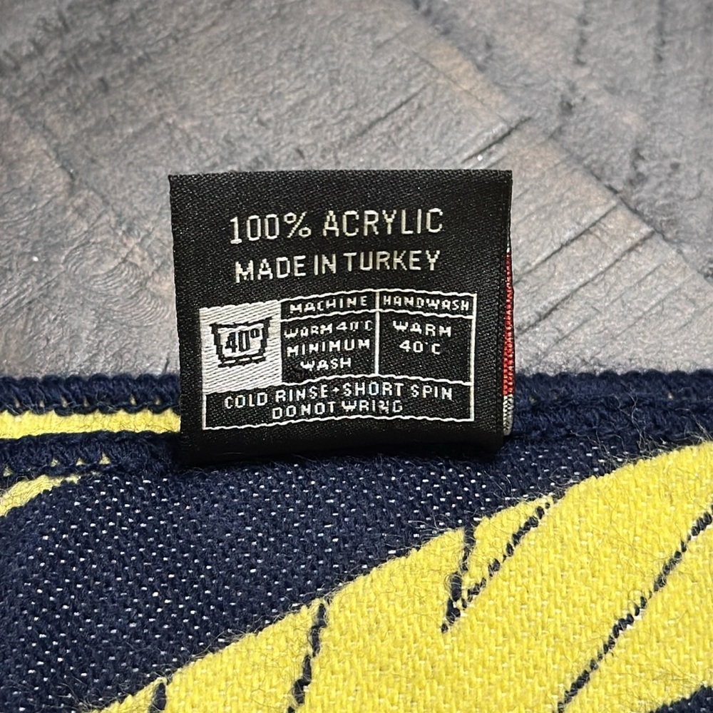 Nashville TN Soccer club 2020 inaugural season, ruff neck Yellow Blue Scarf - Picture 8 of 8